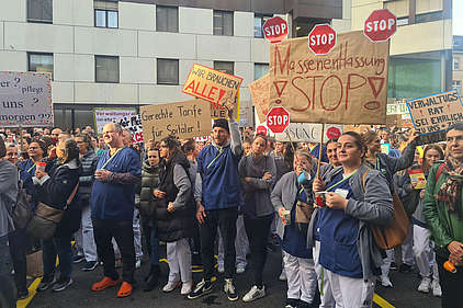 Azione di protesta contro il licenziamento di massa all’Ospedale cantonale di San Gallo