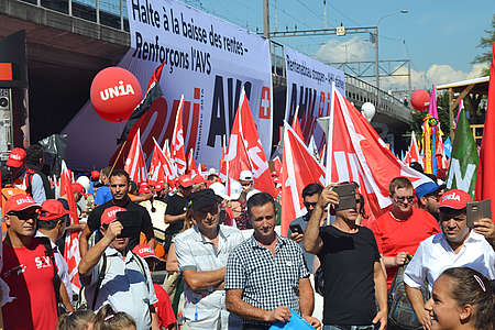 Plus de 20 000 manifestant-e-s pour une AVS plus forte
