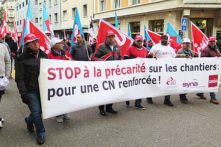 Auch Bauarbeiter aus Lausanne sind nach Zürich gereist, um bei den Baumeistern zu protestieren