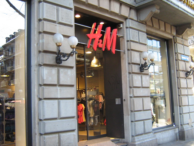 Entrée d'un magasin H&M