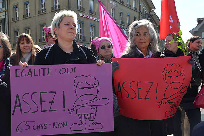 Des femmes à la manifestations à Berne