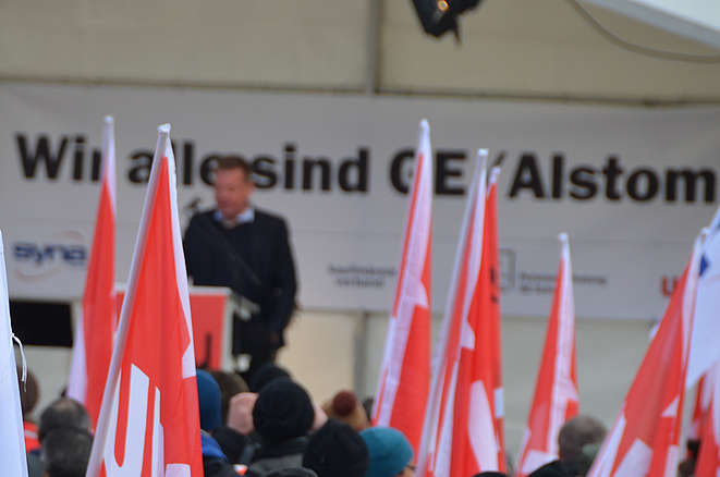 Angestellte und Bevölkerung wehren sich für die 1'300 bedrohten Arbeitsplätze bei General Electric in Baden/AG