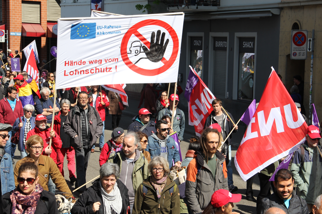 Banderole du 1er mai:  «Hände weg vom Lohnschutz» (Pas touche à la protection salariale) 