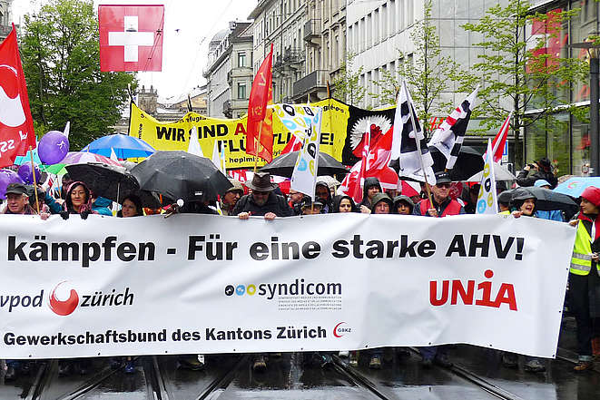 Trotz Regen kamen Tausende an die 1. Mai-Kundgebung in Zürich.