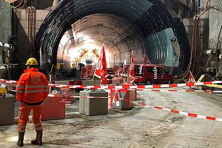 Schliessung der Baustelle Gubrist-Tunnel am Morgen des letzten Bau-Protesttages