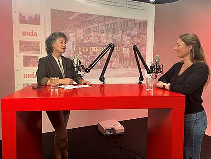Virginie Pilault et Marie Moeschler dans le studio du podcast Industrie News d'Unia