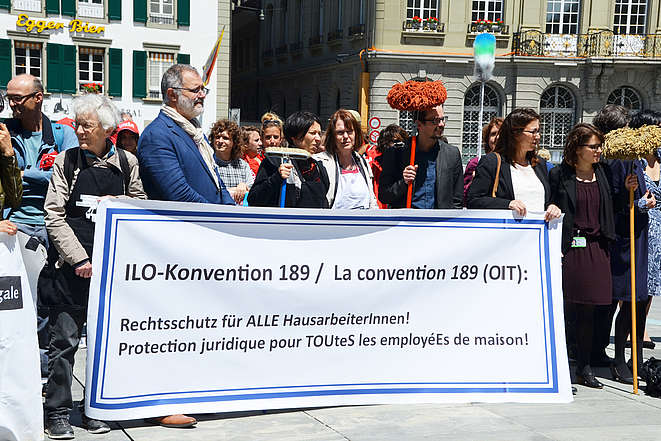 Kundgebung in Bern: ILO-Konvention 189: Rechtsschutz für ALLE HausarbeiterInnen