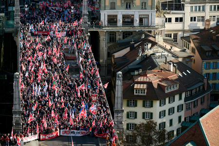 Gemeinsame Demo der Westschweizer Bauarbeiter in Lausanne (Foto: Manu Friederich)