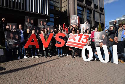 Azione dei membri del gruppo professionale Coop: dimostrano il loro sostegno per AVS x13