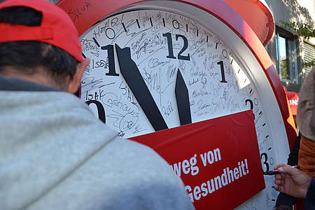 Journée de protestation à Berne: Le projet d’infrastructure le plus important de Suisse, la gare de la capitale, à l‘arrêt.