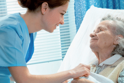 Das Pflegepersonalt leidet unter hoher Arbeitsbelastung und ständigem Personalmangel.