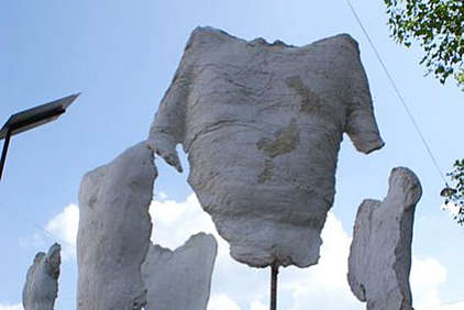 Gips-Torsos an einer Ausstellung 2010 in Lugano im Gedenken an Asbestopfer