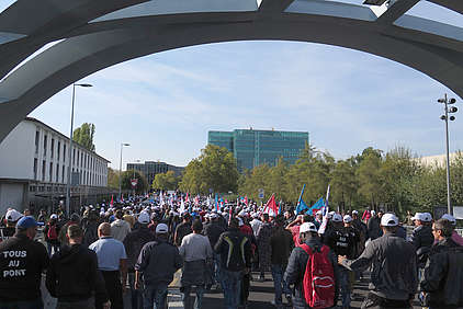 Viele Bauarbeiter an einer Demo in Genf