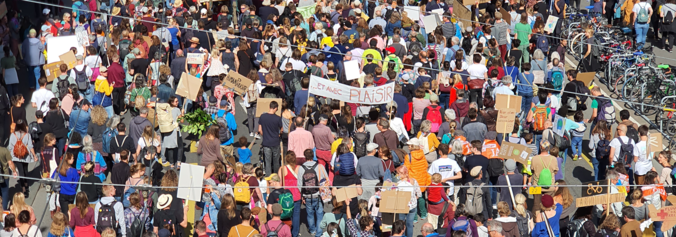Une foule immense à la manifestation pour le climat dans les rues à Berne en septembre 2019.