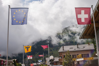drapeaux européen et suisse
