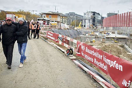 Bau-Protesttag in Bern: Das wichtigste Infrastrukturprojekt der Schweiz, die Baustelle Berner Bahnhof, wurde stillgelegt.