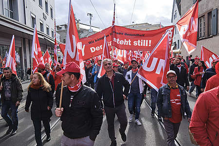 La vague de protestation des maçons atteint Bâle et l&#039;Argovie
