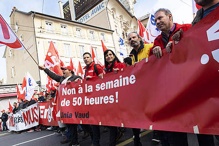 4000 Bauarbeiter protestieren am Montag, 5. November, in Lausanne (Photo: Thierry Porchet)
