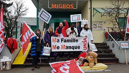 Action d'Unia devant la Migros d'Oron