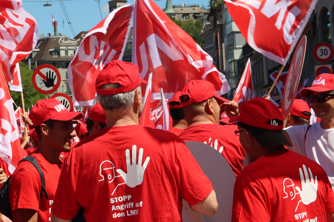 Auch auf den vielen roten T-Shirts stand: "Stopp Angriff auf den LMV!"