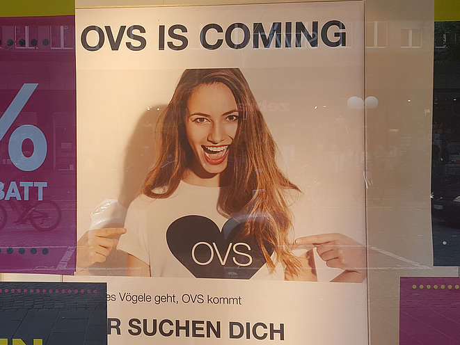 Werbeplakat «OVS is coming»