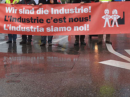 Striscione «L'industria siamo noi!»