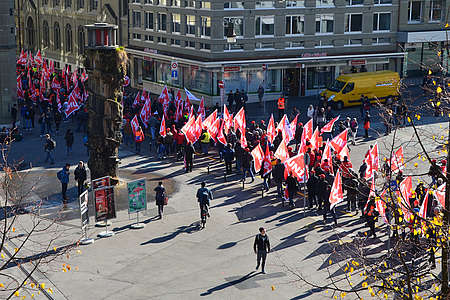 Giornata di protesta a Berna: Fermo il più importante progetto infrastrutturale della Svizzera, la stazione ferroviaria della capitale.