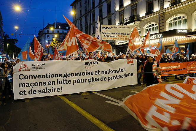 Les journées de protestation dans la construction continuent: manifestation de près de 2500 maçons à Genève