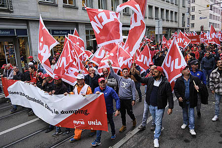 La protesta degli edili raggiunge la Svizzera nord-occidentale