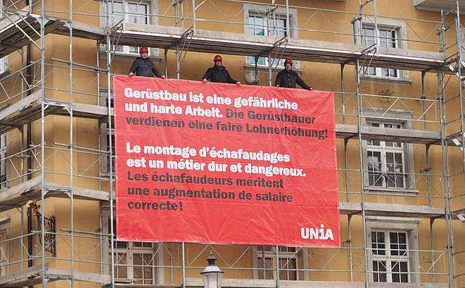 Aktion für eine faire Lohnerhöhung im Gerüstbau im Februar 2015 in Solothurn.