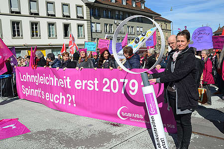 Kundgebung mit über 1000 Frauen und solidarischen Männern in Bern