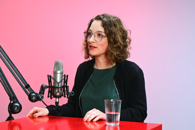 Kristina Schüpbach, Ökonomin, bei den Podcast-Aufnahmen