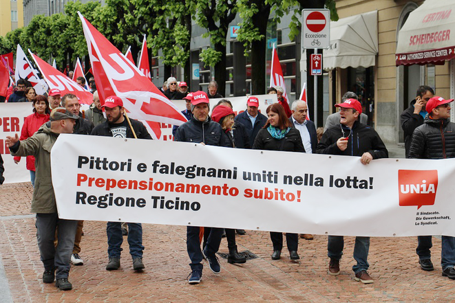 Corteo del primo maggio 2019 a Bellinzona: "Pittori e falegnami uniti nella lotta! Prepensionamento subito!"