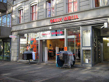  Tally Weijl ha deciso di pagare in euro i nuovi assunti presso la sede centrale di Basilea. 