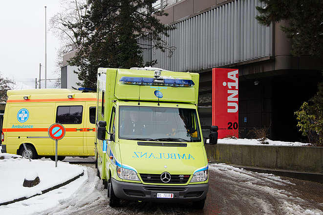 Deux ambulances devant le secrétariat central d'Unia
