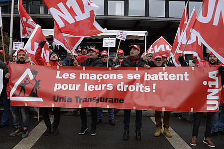 Der Bau steht still: Bauarbeiter in La Chaux-de-Fonds kämpfen für ihre Rechte!