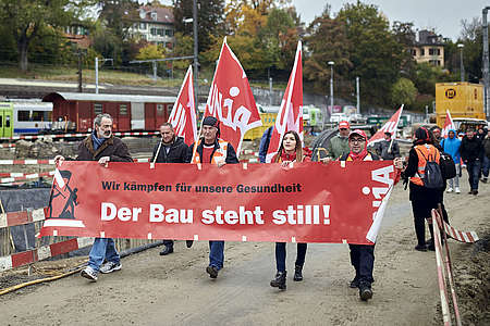 Giornata di protesta a Berna: Fermo il più importante progetto infrastrutturale della Svizzera, la stazione ferroviaria della capitale.