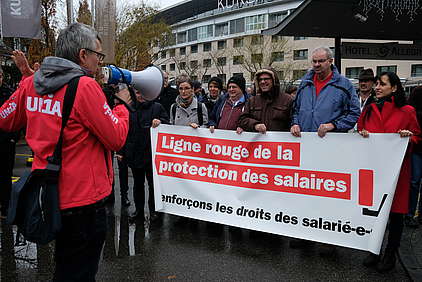 Manifestation pour la protection des salaires.