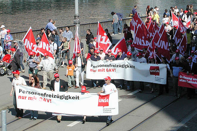 1. Mai Demo 2005 in Zürich mit Transparenten: Personenfreizügigkeit nur mit GAV!