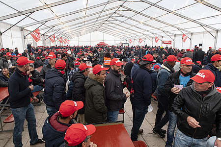 4000 Bauarbeiter protestieren am Montag, 5. November, in Lausanne (Photo: Thierry Porchet)