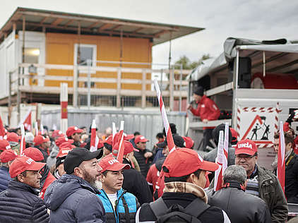 Construction à l’arrêt à Berne: 1000 maçons manifestent pour leur Convention nationale