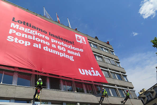 Démonstration de force des travailleurs de la construction à Zurich