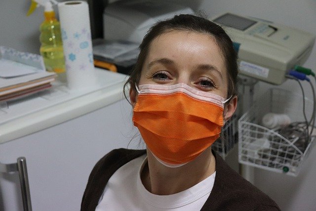 Infirmière avec masque